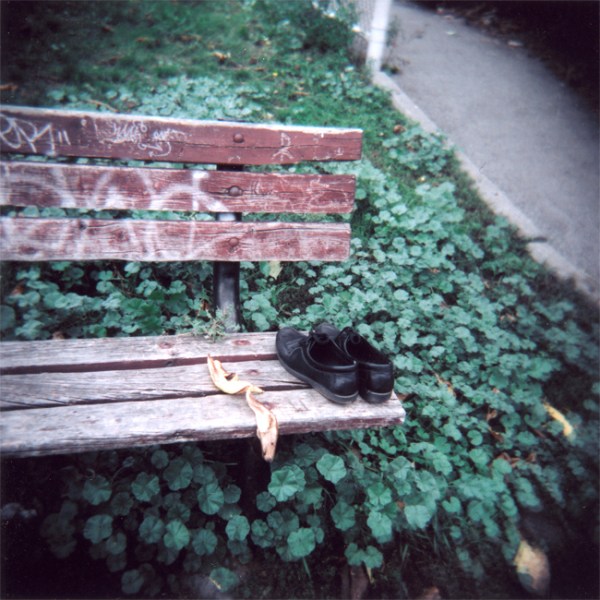 bench_banana_shoes urban