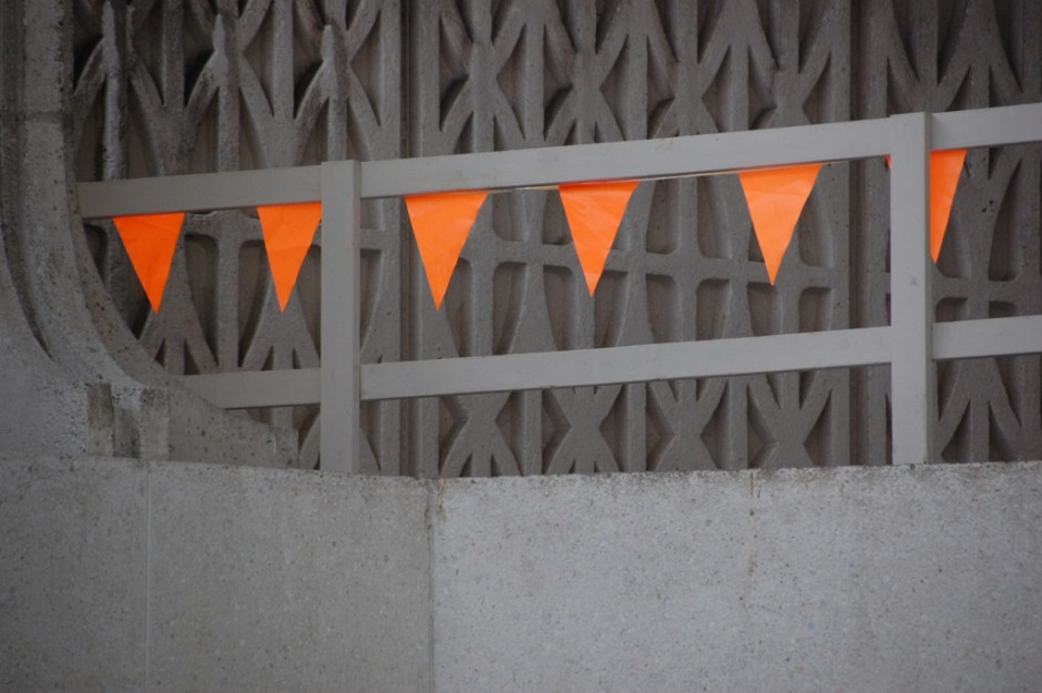 sm_orange_flags