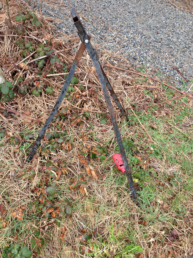 sm_tripod_red_plastic