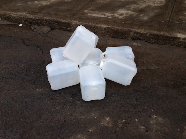 01JD_SAD Plastic Flower