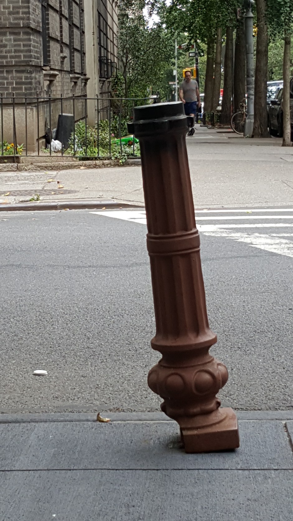 19_Caroline Holder_leaning