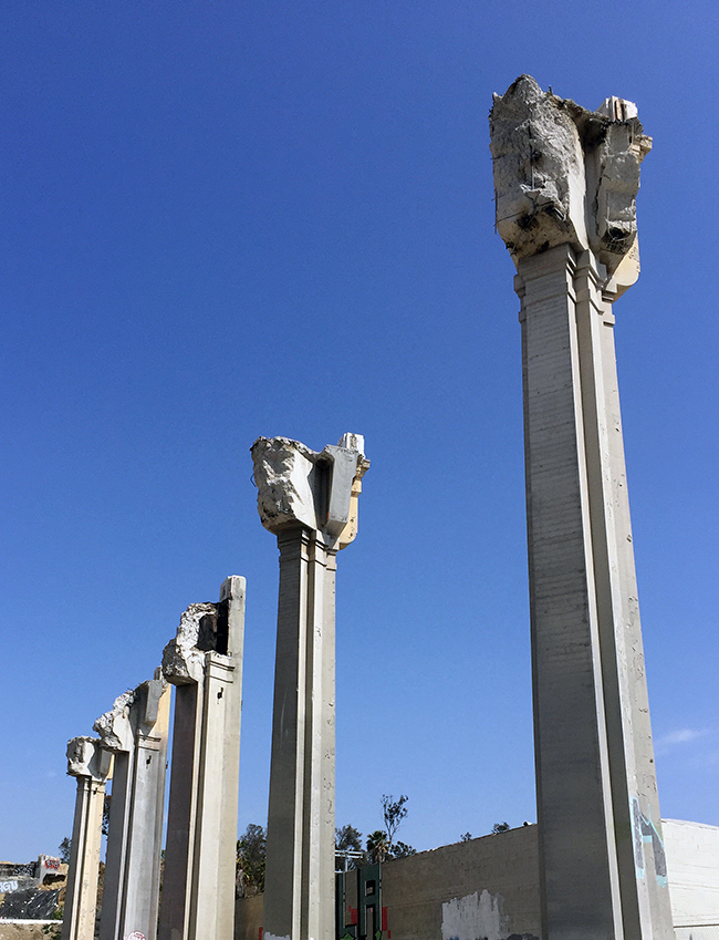 28jr_contemporary-pantheon-columns