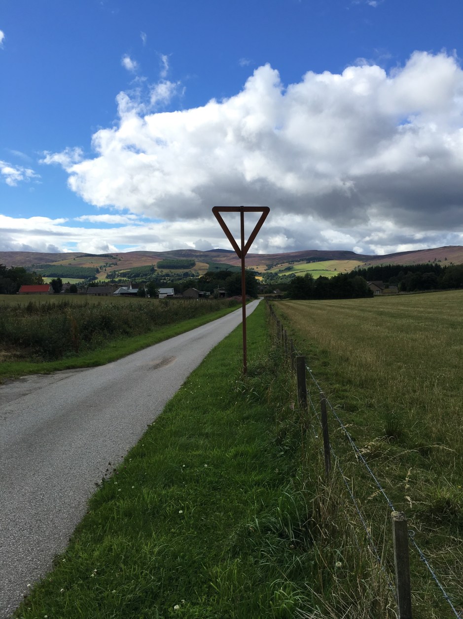 03_svava_yield-sign