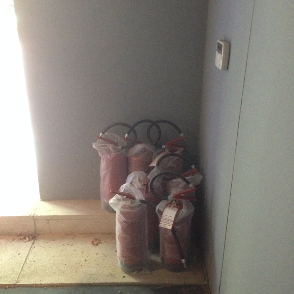 21_cm_red_canisters