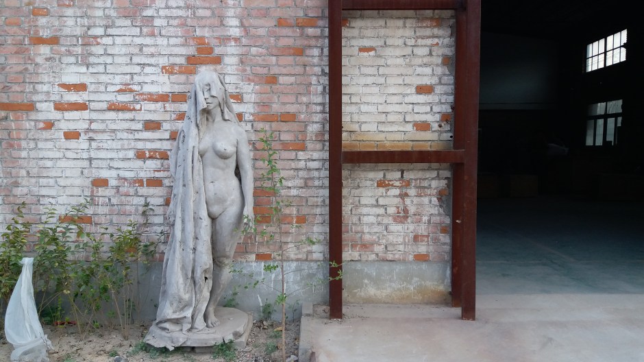 18_Doug lewis_statue