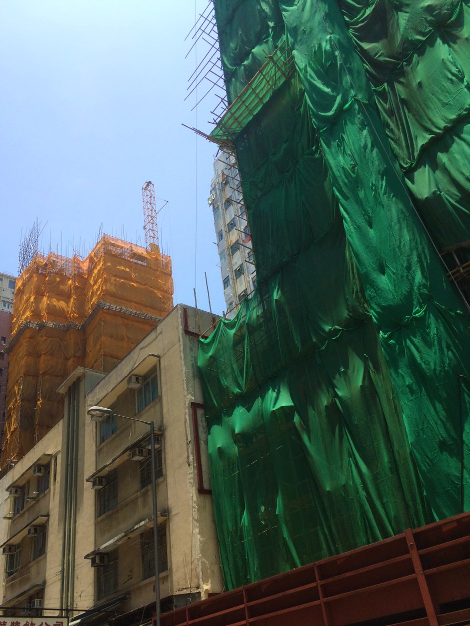 02_JP_veiledBuildings