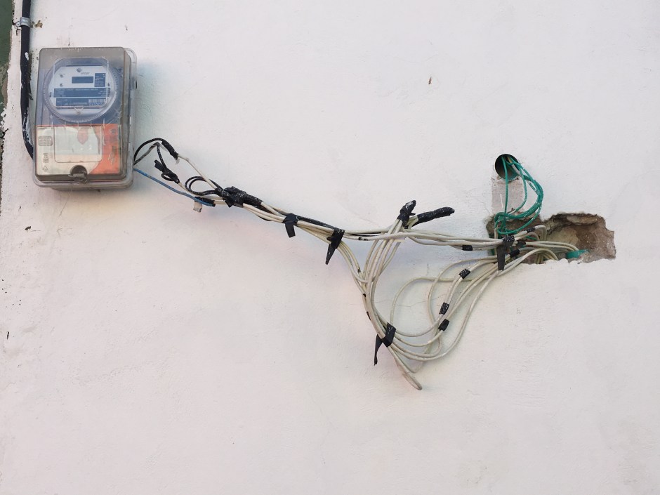 02_Electric_tape_James