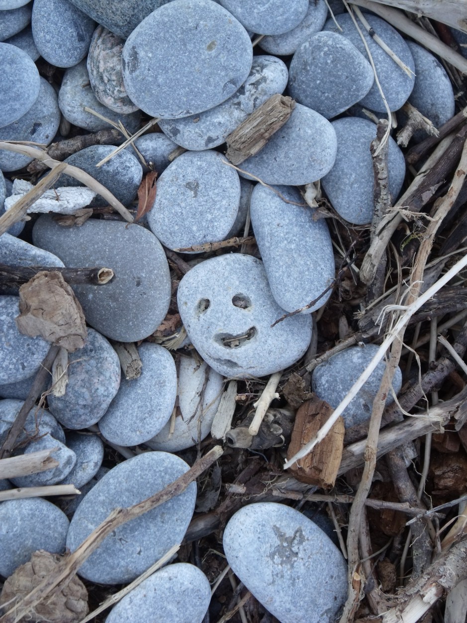 26_gil_happyface_stone