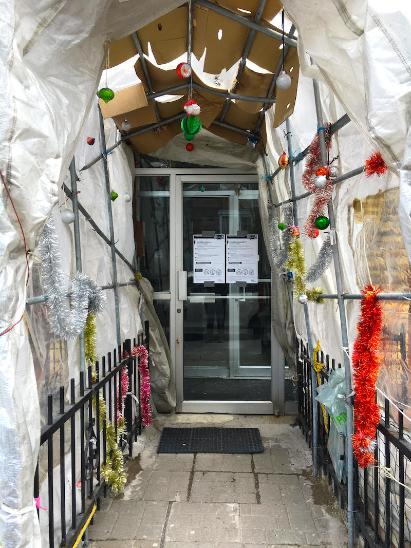 17_SAD_Covid_Entrance_Dorner