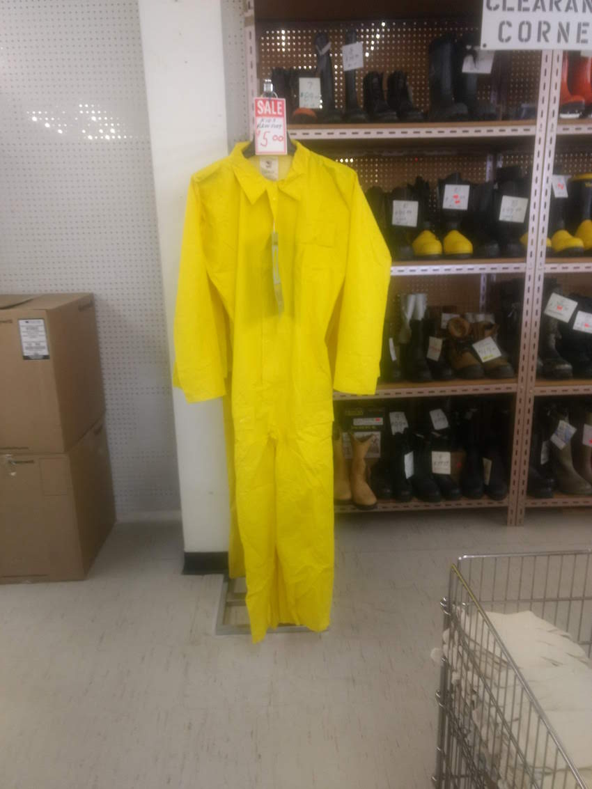 26_BL_yellowsuit