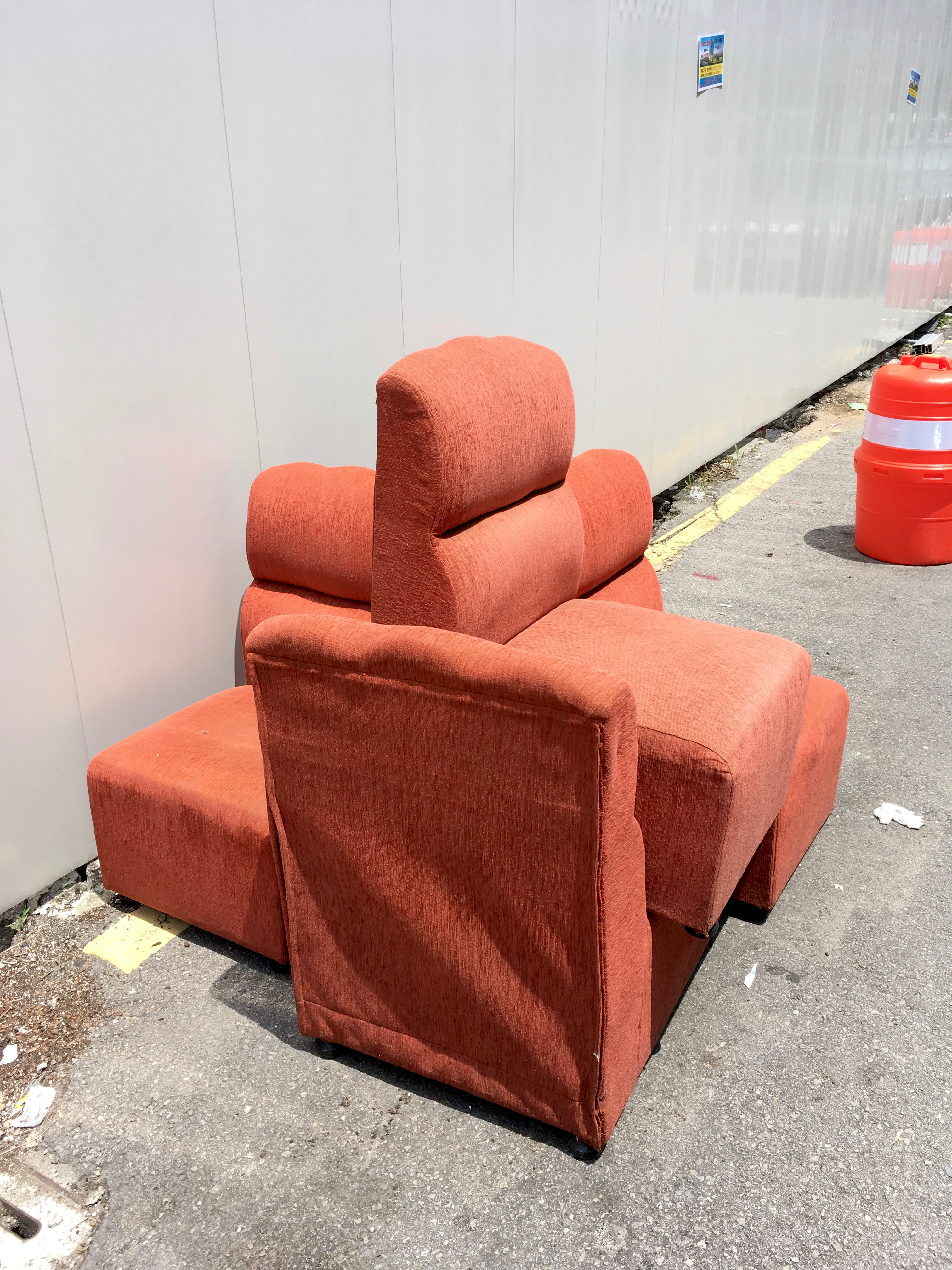 16_Jpartaik_sofaChair_pyramid