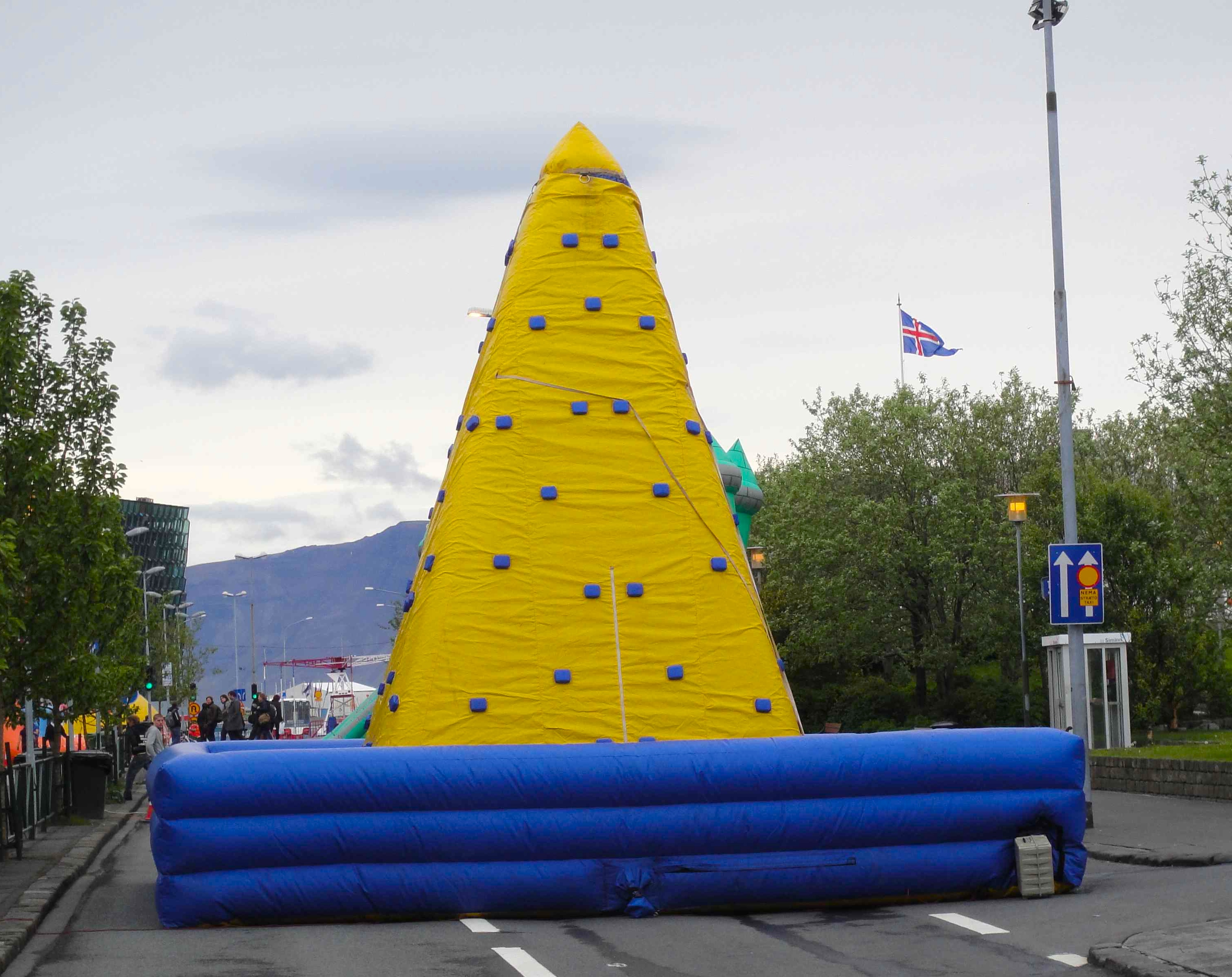 22_Reece_inflatable, Reykjavik 2011