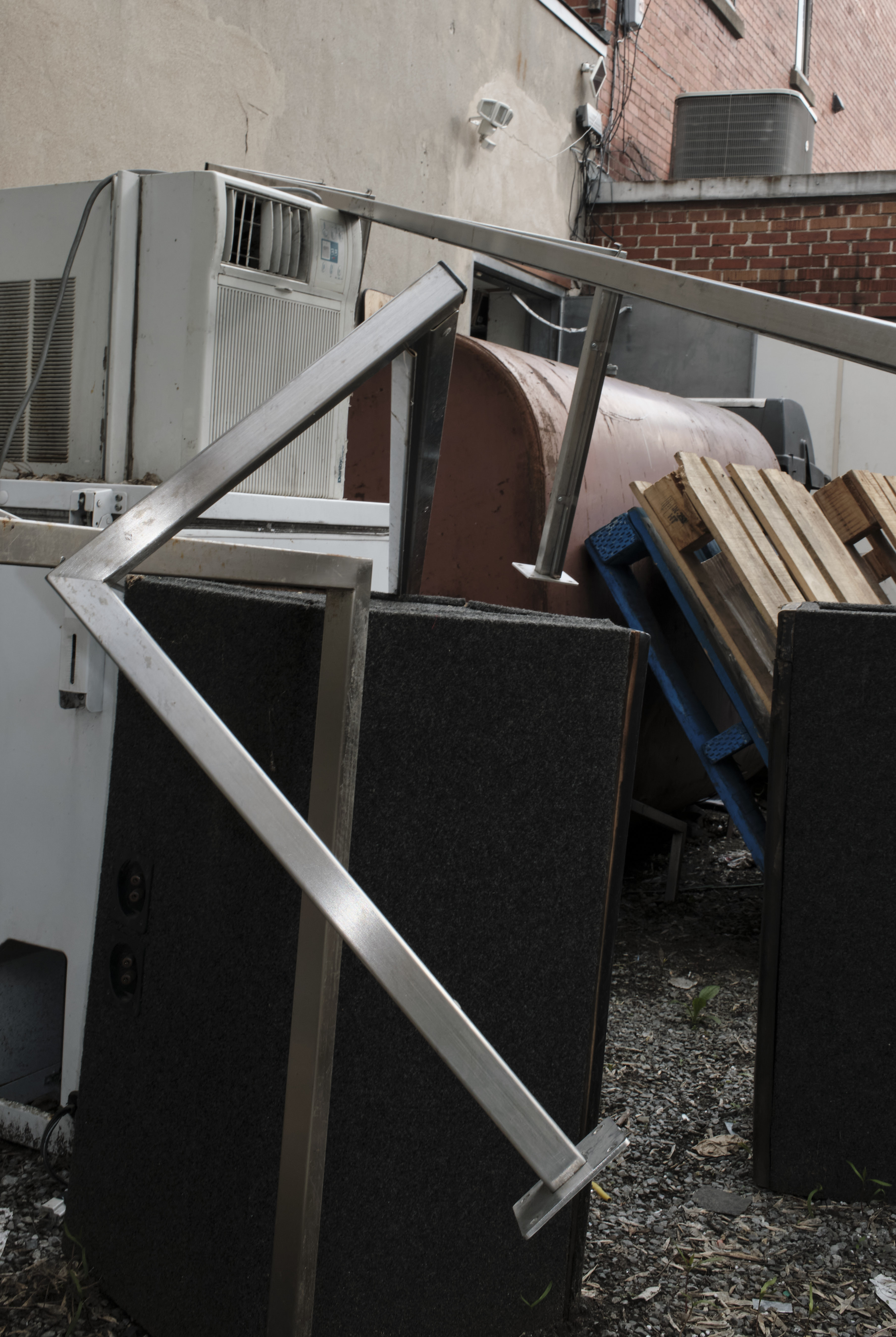 18_DeanG_.hangingjpg