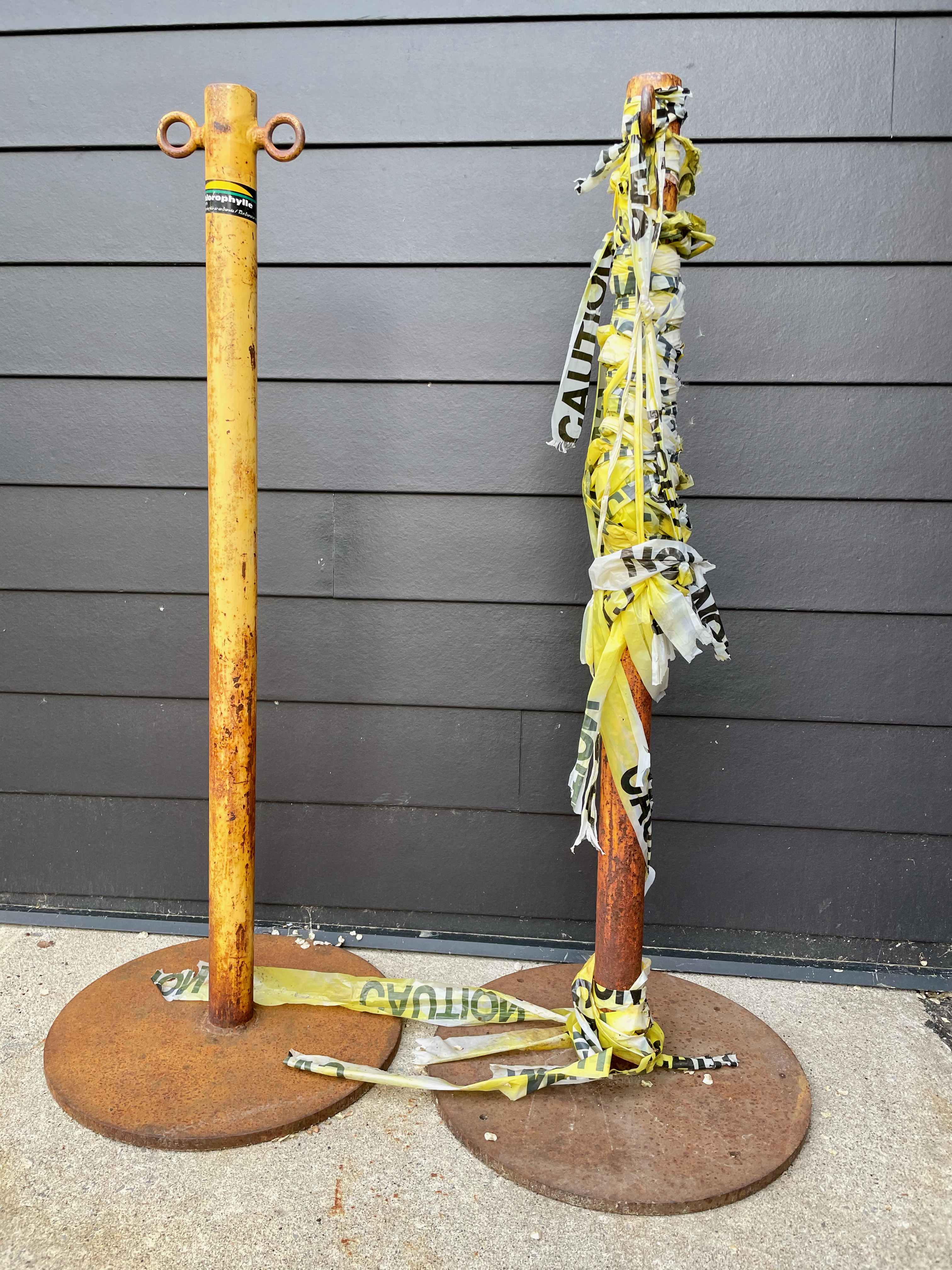 11_posts_caution_jpartaik