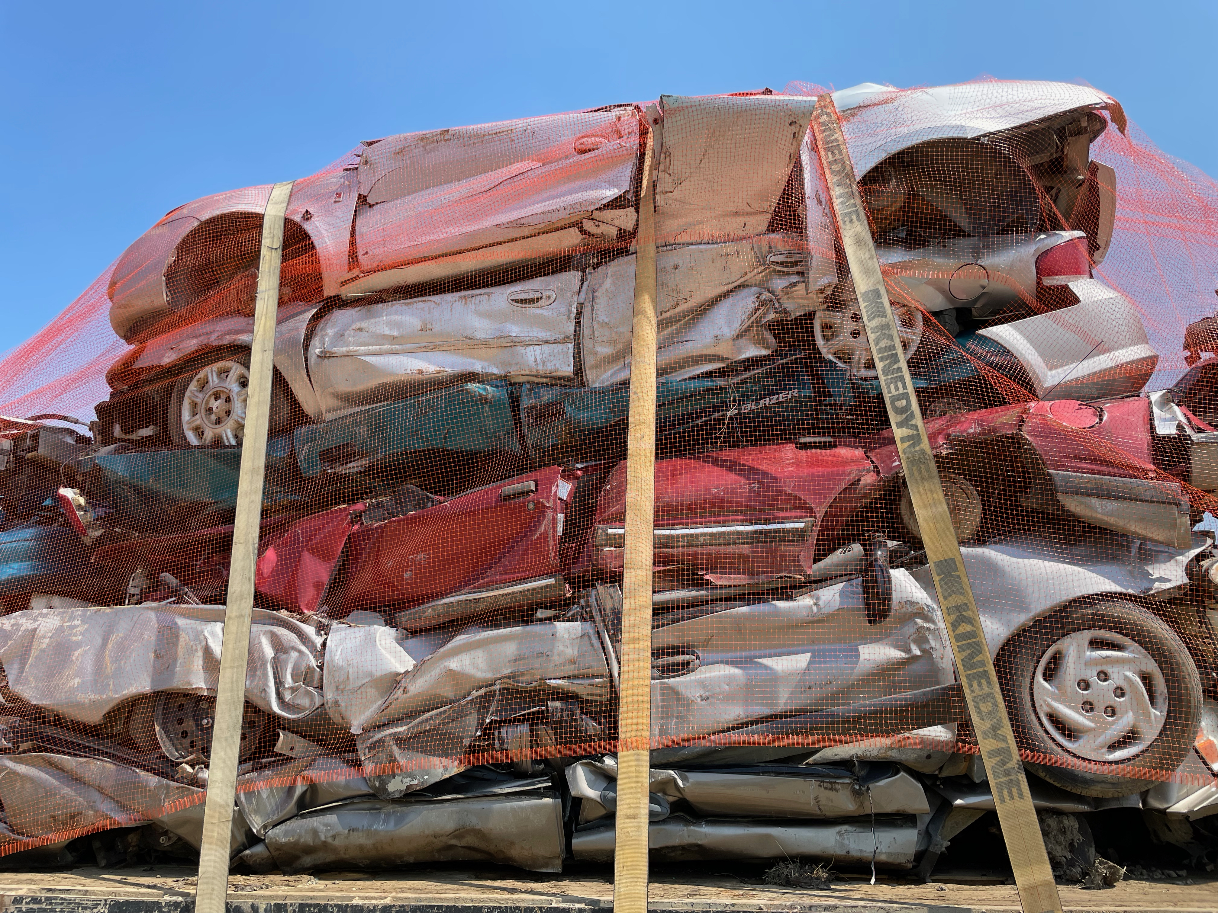 13_Crushed_cars_pile_partaik