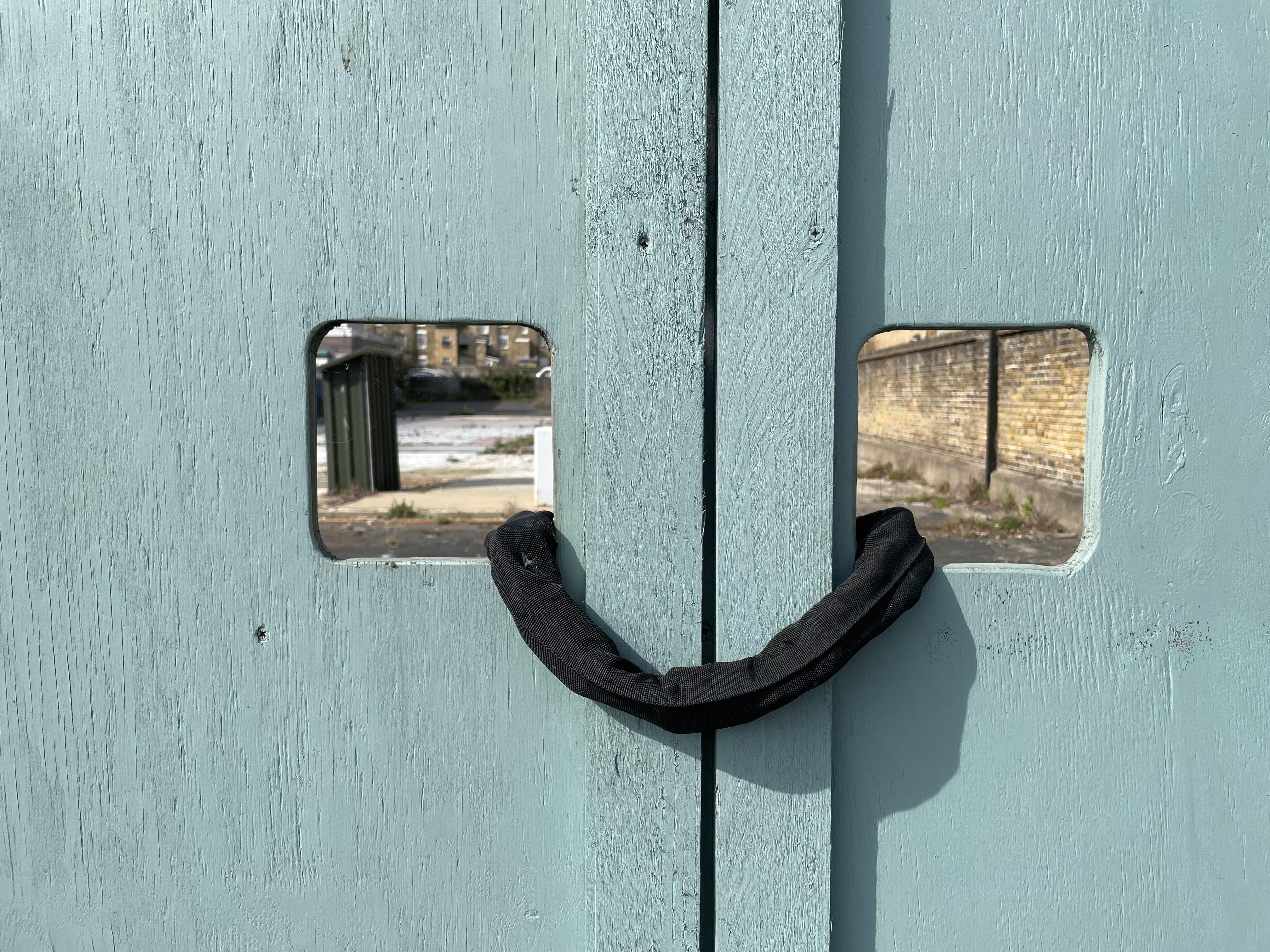 21_mcphailchainedgate