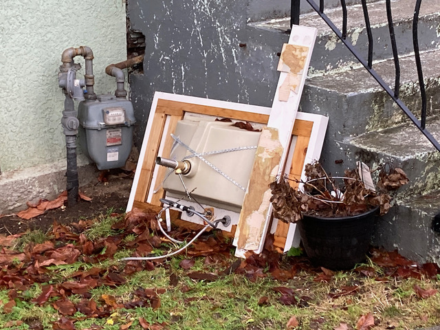 18_305 That Sinking Feeling-GS