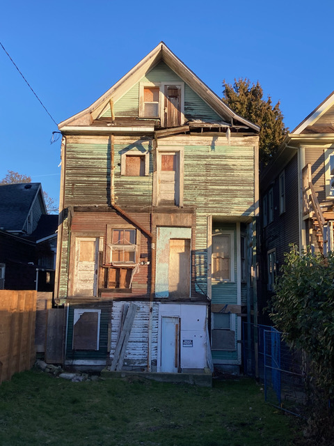 08_309 Racoon House-GS