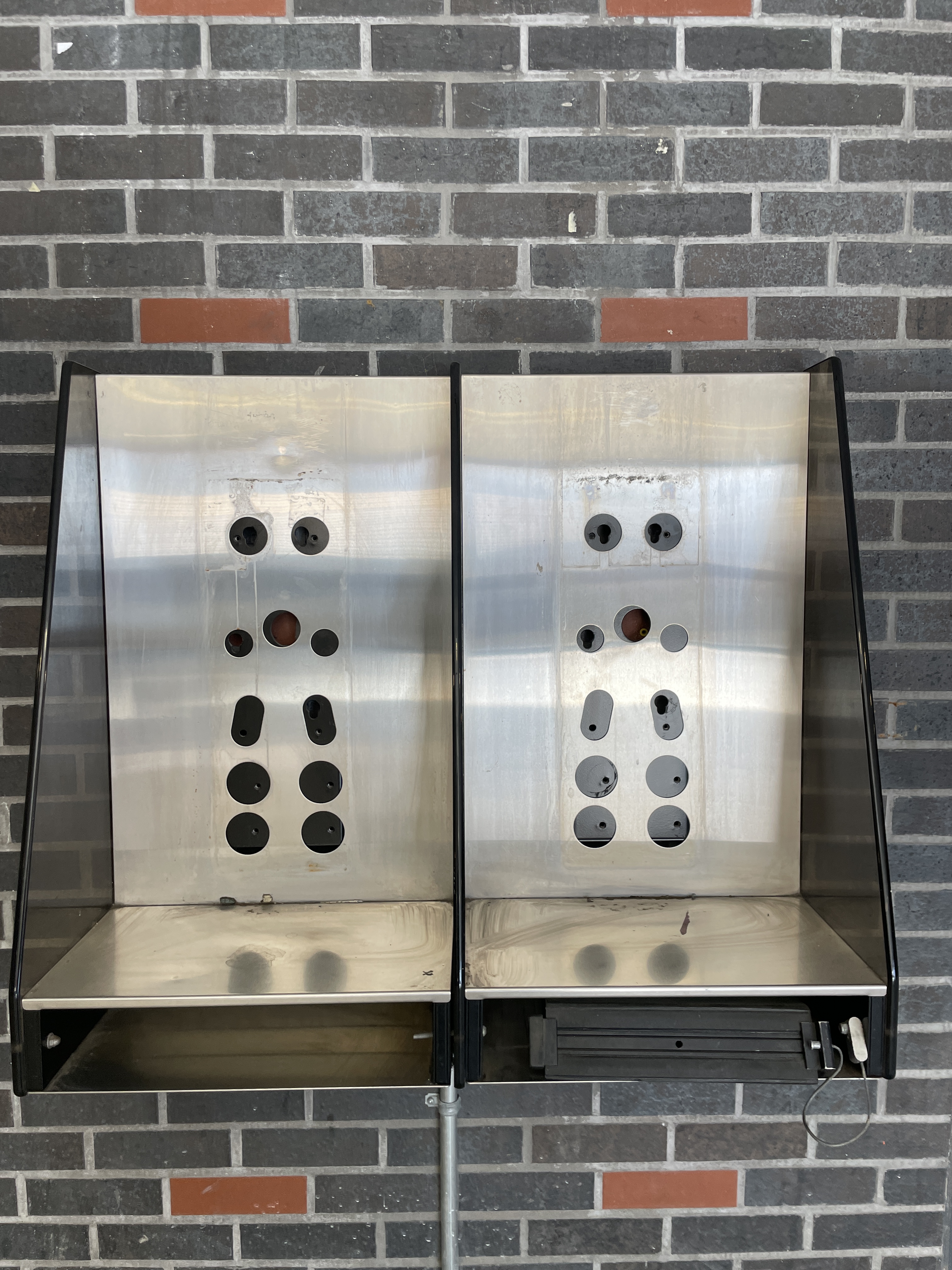 16_Nina_Levitt_holes