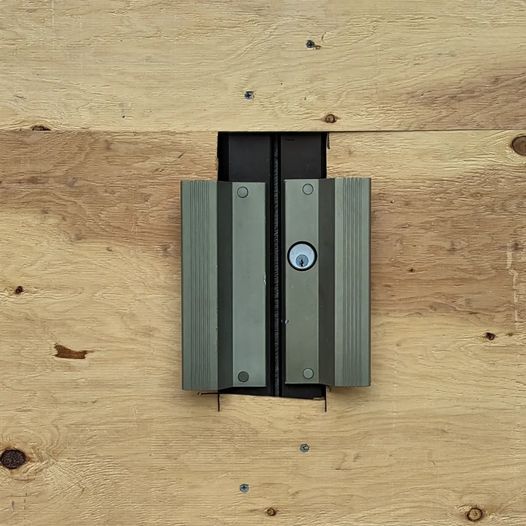 01_MassierPlywoodDoor