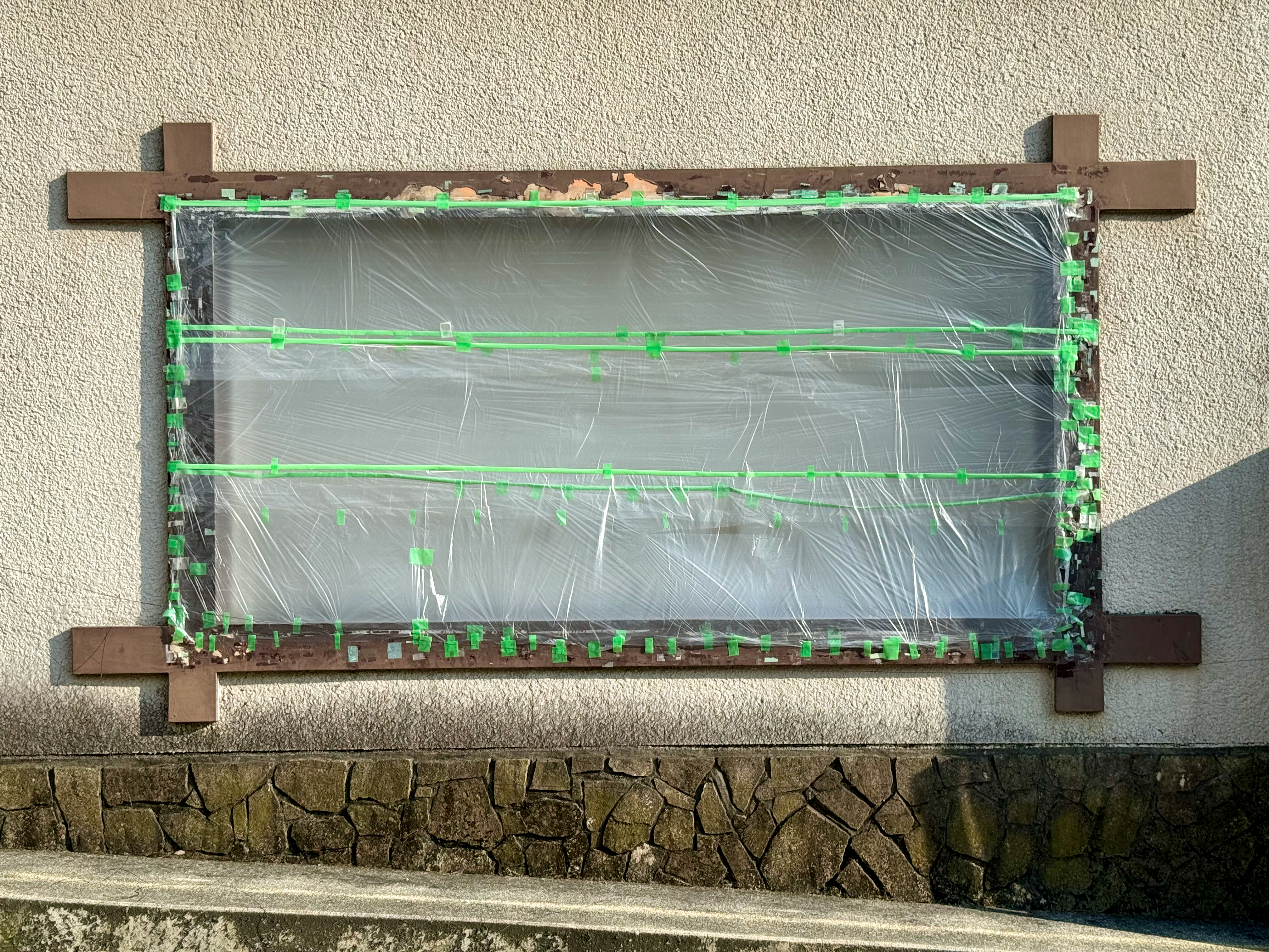 17_window_tape_jpartaik