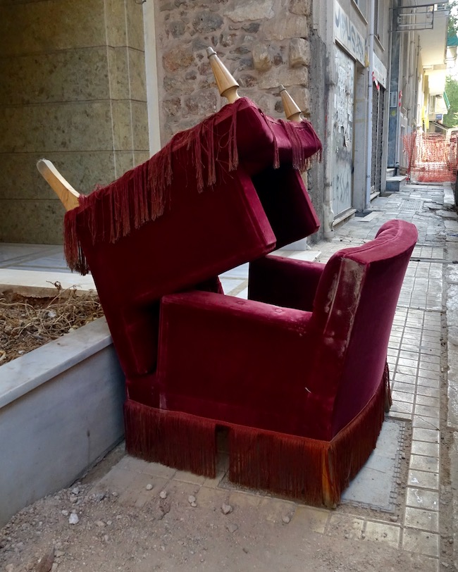 22_xxx velvet chairs